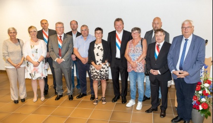 von links nach rechts: Chantal Kauffmann, Carole Weigel (Gemeinderäte), Albert Waaijenberg, Pierre Koppes (Schöffen), Ronny Strotz (Gemeinderat), Erny Strecker, Gisèle Strecker-Determ (Naturfrënn Eeschwëller / Erpeldang), Fränk Arndt (Bürgermeister), Ginette Clees (Cercle de Natation Wiltz), Mike Hieff (Gemeinderat), Patrick Comes (Schöffe), Raymond Shinn (Gemeinderat)